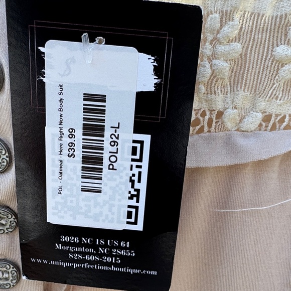 POL Lace-Trim Bodysuit in Light Blush - Picture 8 of 8